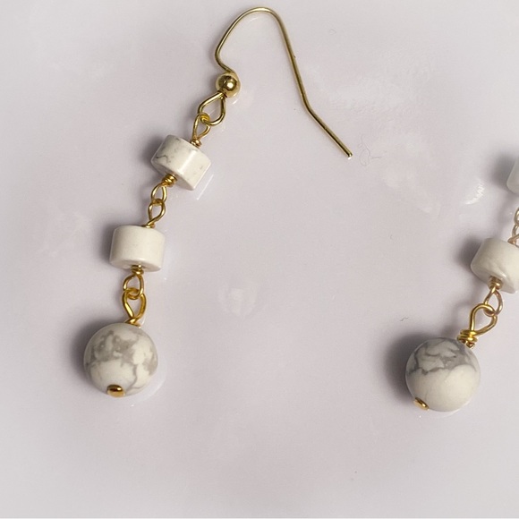 37. Howlite Dangle Earrings - Picture 3 of 3